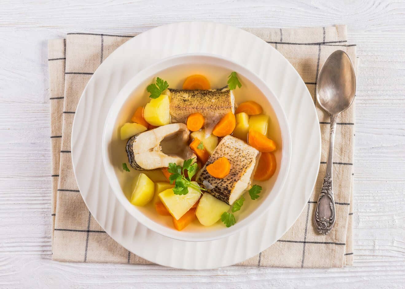 Sopa de pescado con zanahoria y papa dieta blanda. 
